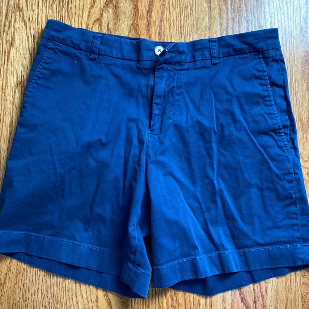 Southern Tide khaki shorts. Navy Blue.